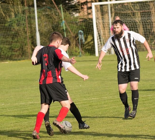 马竞与埃因霍温红白球衣有何区别？西蒙尼：你这是废话